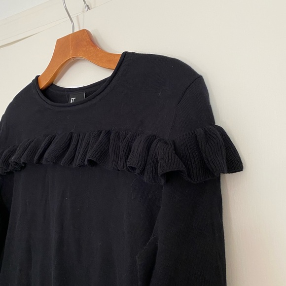 Love Token Karson ruffle sweater black NWT medium - Picture 3 of 4